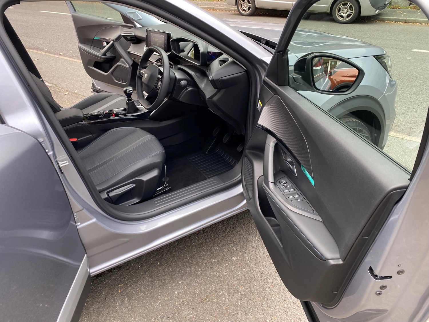 Used Peugeot 2008 2022 for sale - 76120391: Photo 11