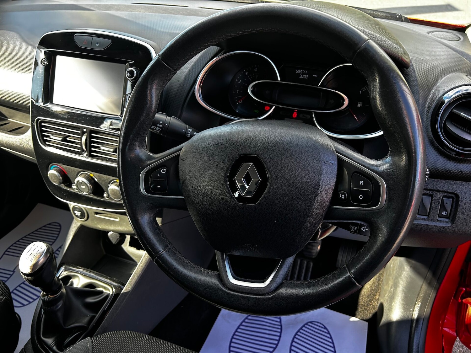 Used Renault Clio 2016 for sale - 76082172: Photo 11