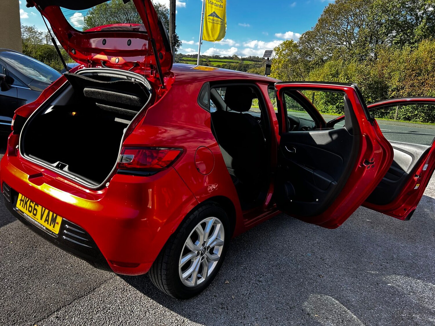 Used Renault Clio 2016 for sale - 76082172: Photo 16