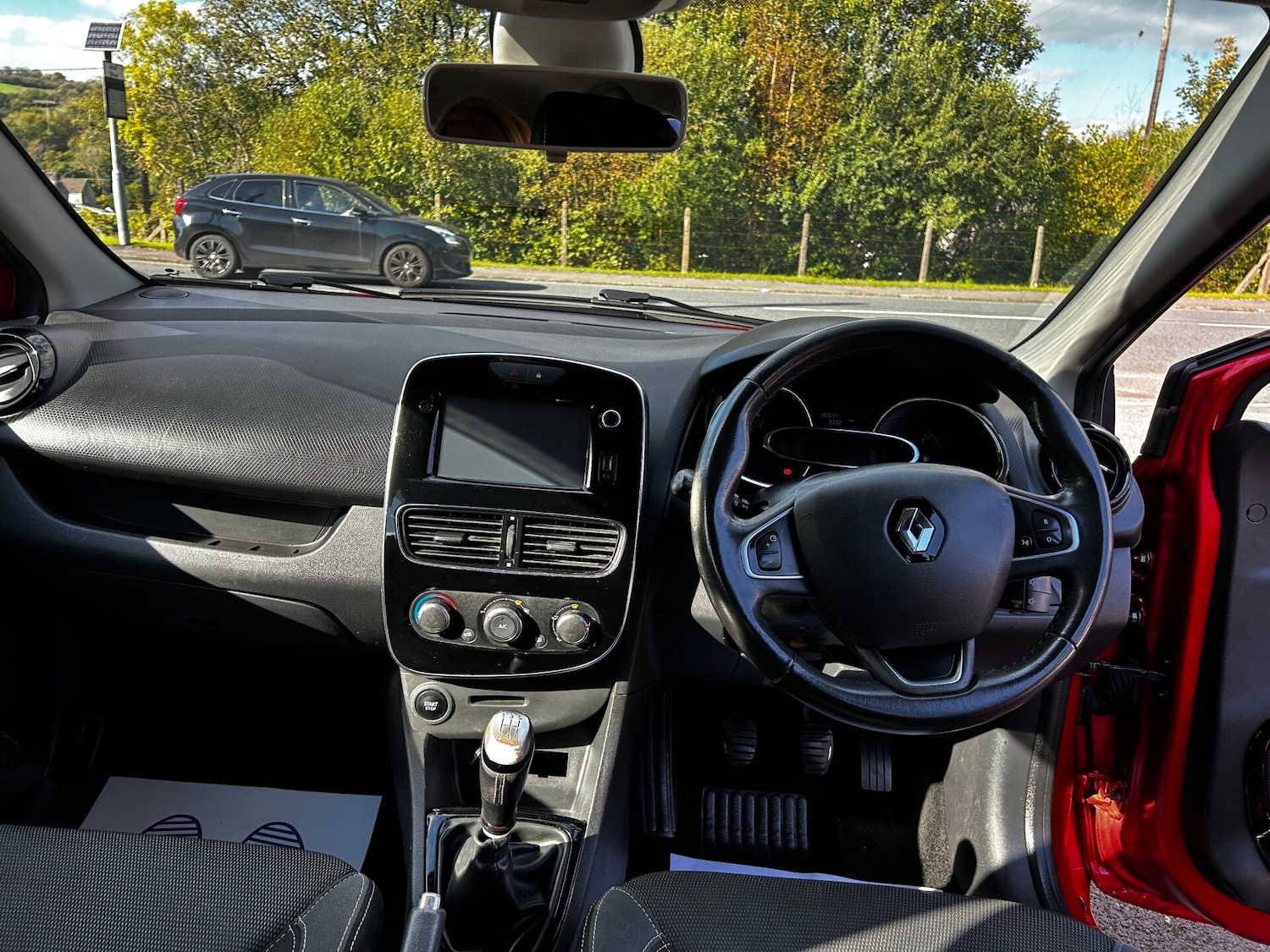 Used Renault Clio 2016 for sale - 76082172: Photo 17