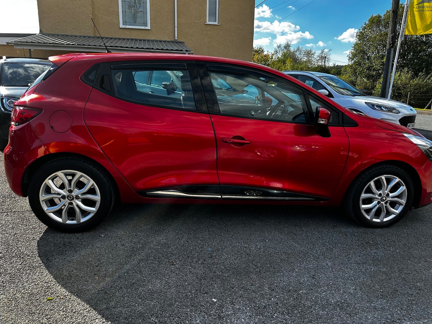 Used Renault Clio 2016 for sale - 76082172: Photo 3