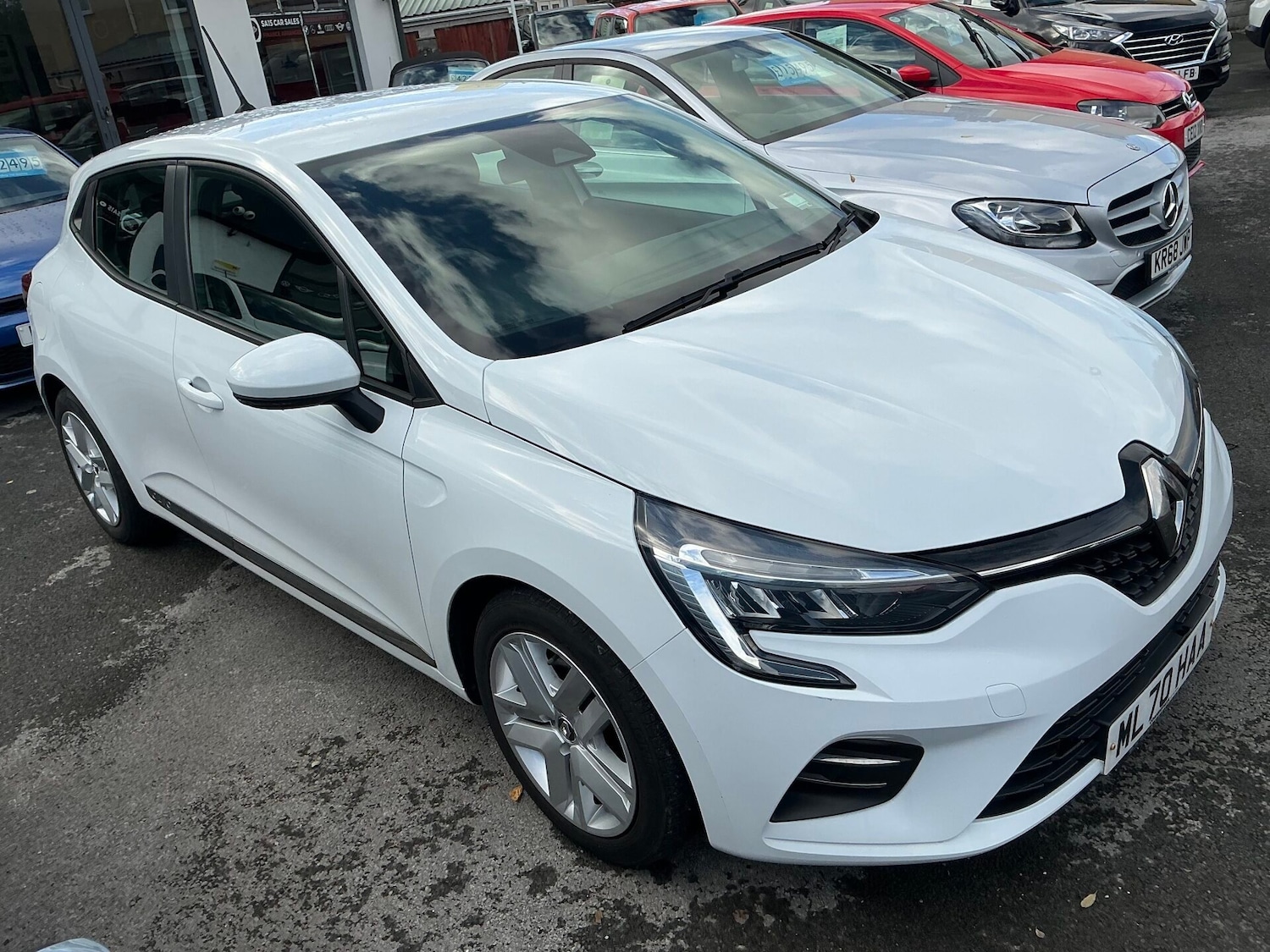 Used Renault Clio 2020 for sale - 76383252: Photo 2