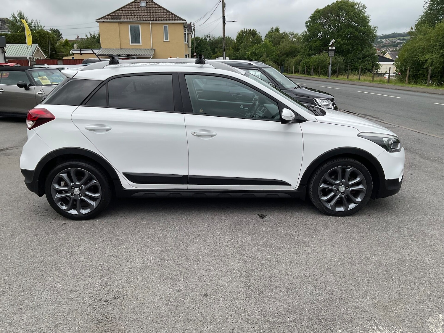 Used Hyundai i20 2017 for sale - 77889275: Photo 3