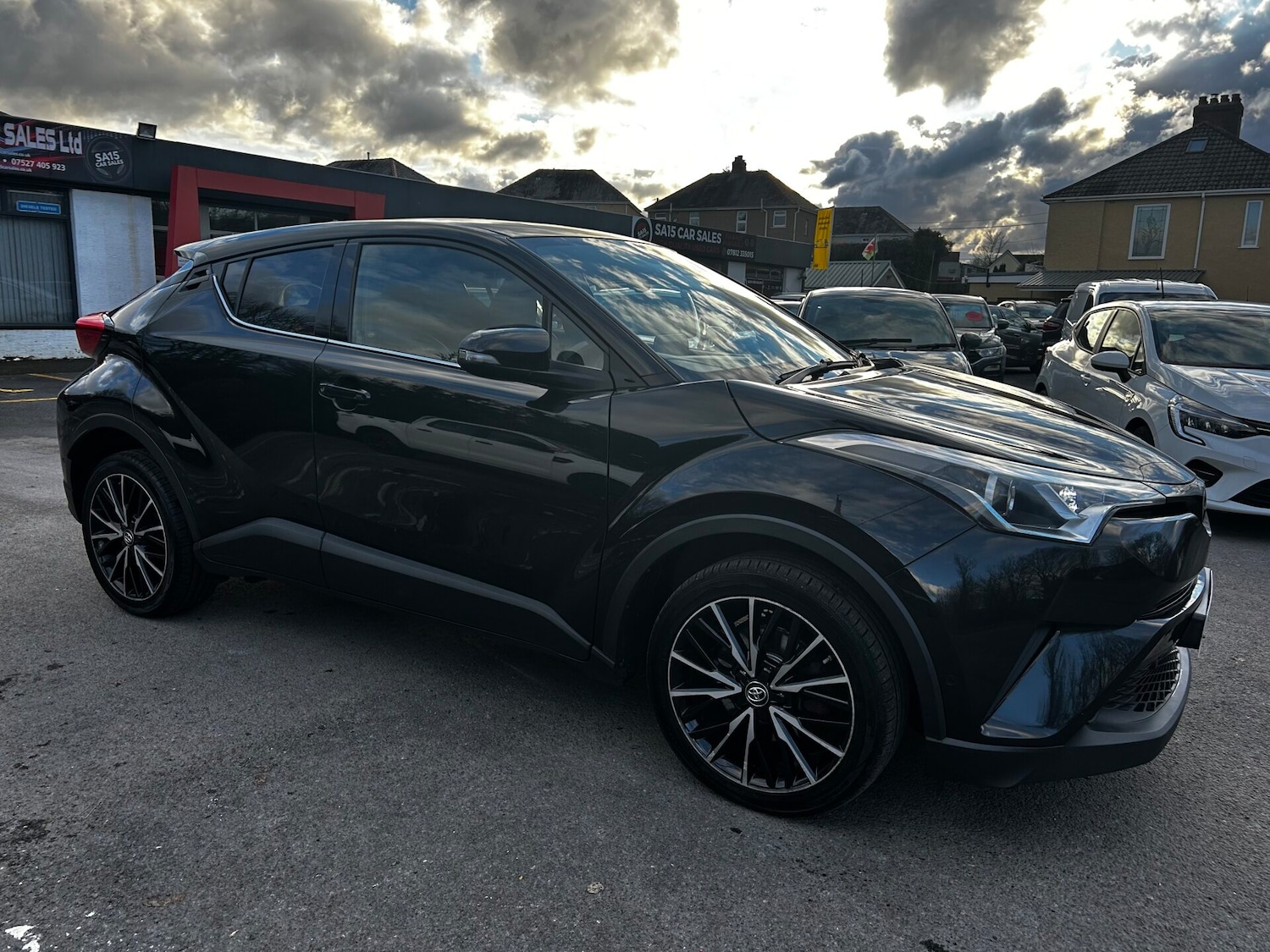 Used Toyota C-HR 2017 for sale - 77435957: Photo 2