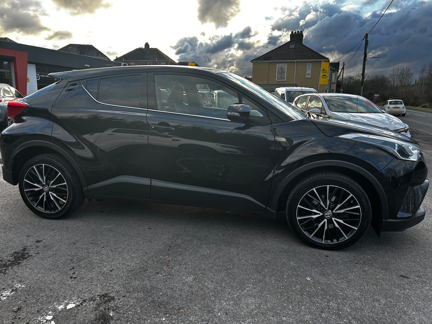 Used Toyota C-HR 2017 for sale - 77435957: Photo 3