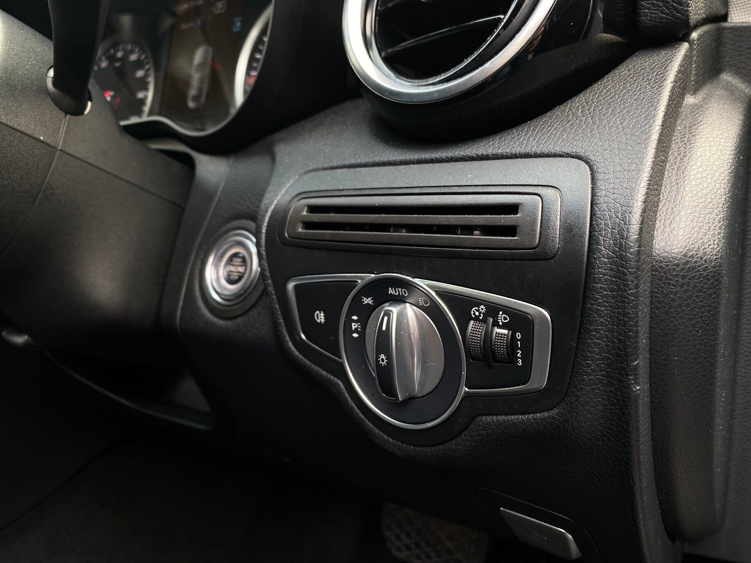 Used Mercedes-Benz C Class 2018 for sale - 76207600: Photo 19