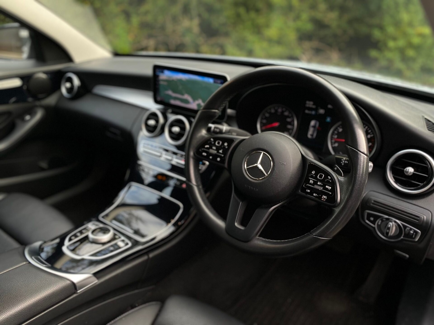 Used Mercedes-Benz C Class 2018 for sale - 76207600: Photo 2