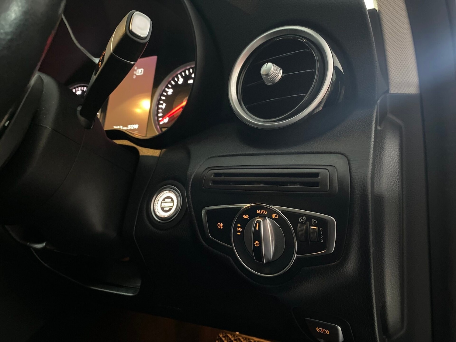 Used Mercedes-Benz C Class 2018 for sale - 76207600: Photo 37