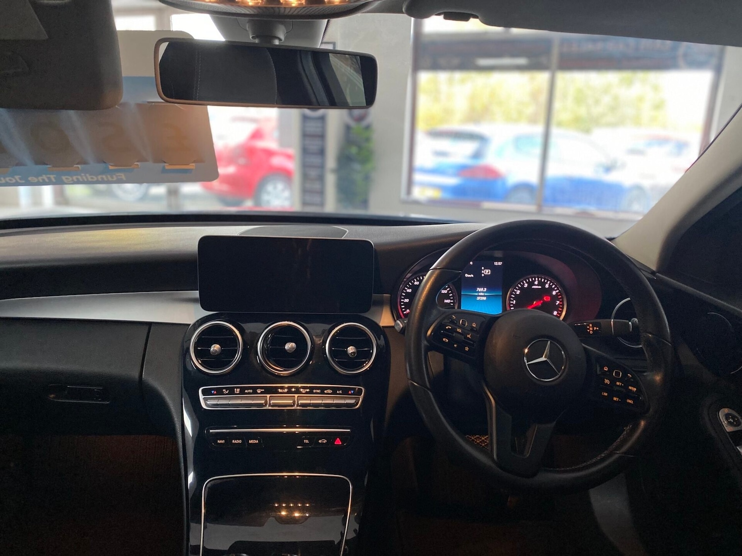 Used Mercedes-Benz C Class 2018 for sale - 76207600: Photo 41