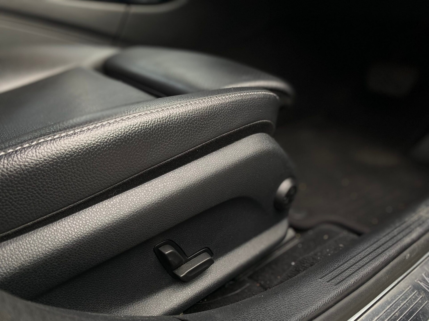 Used Mercedes-Benz C Class 2018 for sale - 76207600: Photo 8