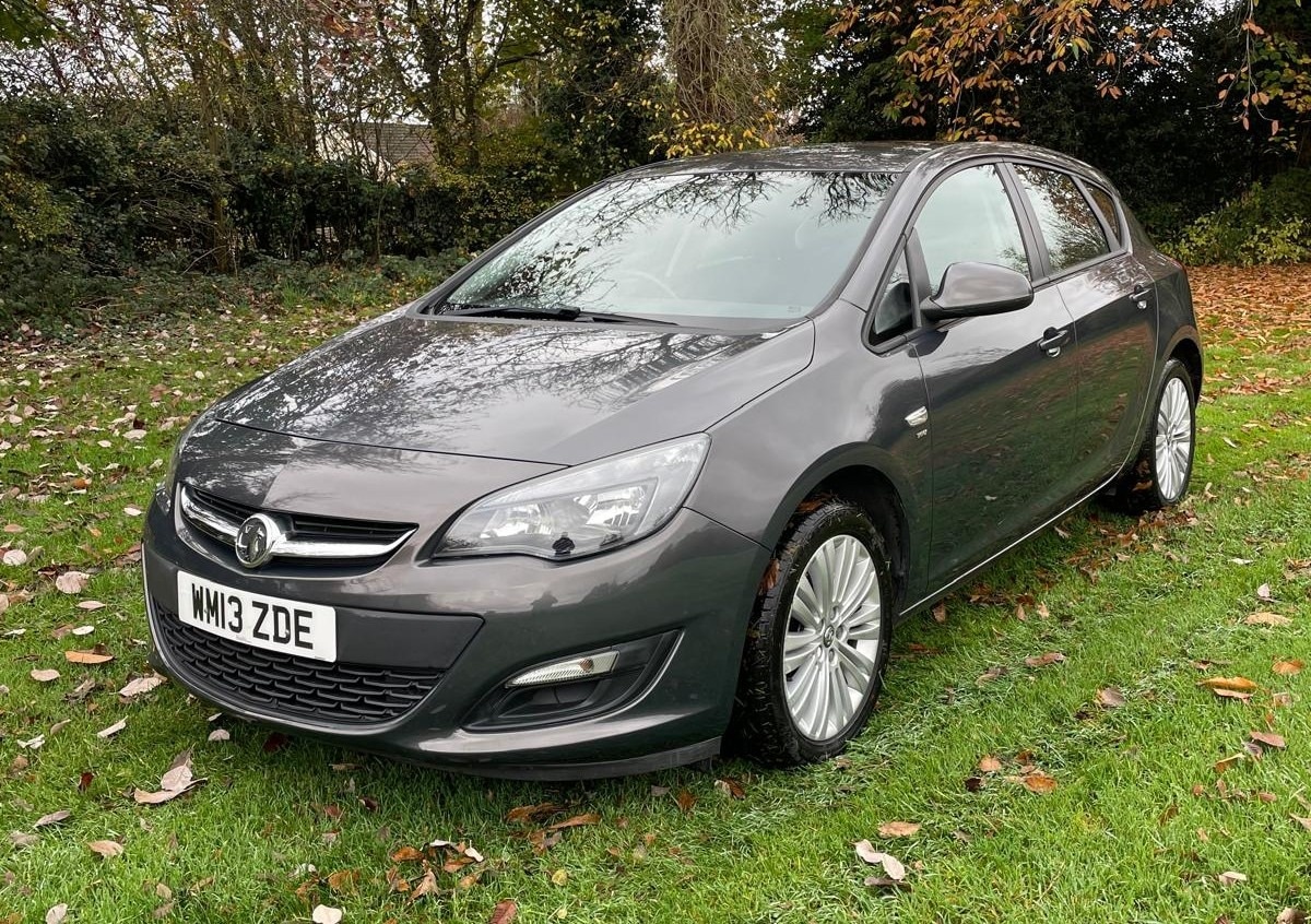 Used Vauxhall Astra 2013 for sale - 76527336: Photo 1