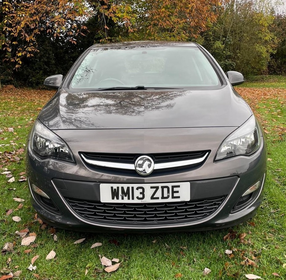 Used Vauxhall Astra 2013 for sale - 76527336: Photo 2