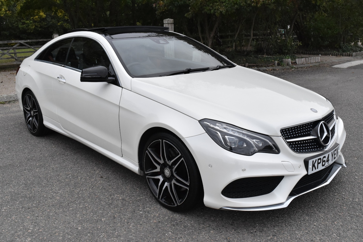 Used Mercedes-Benz E-Class 2015 for sale - 76093899: Photo 2