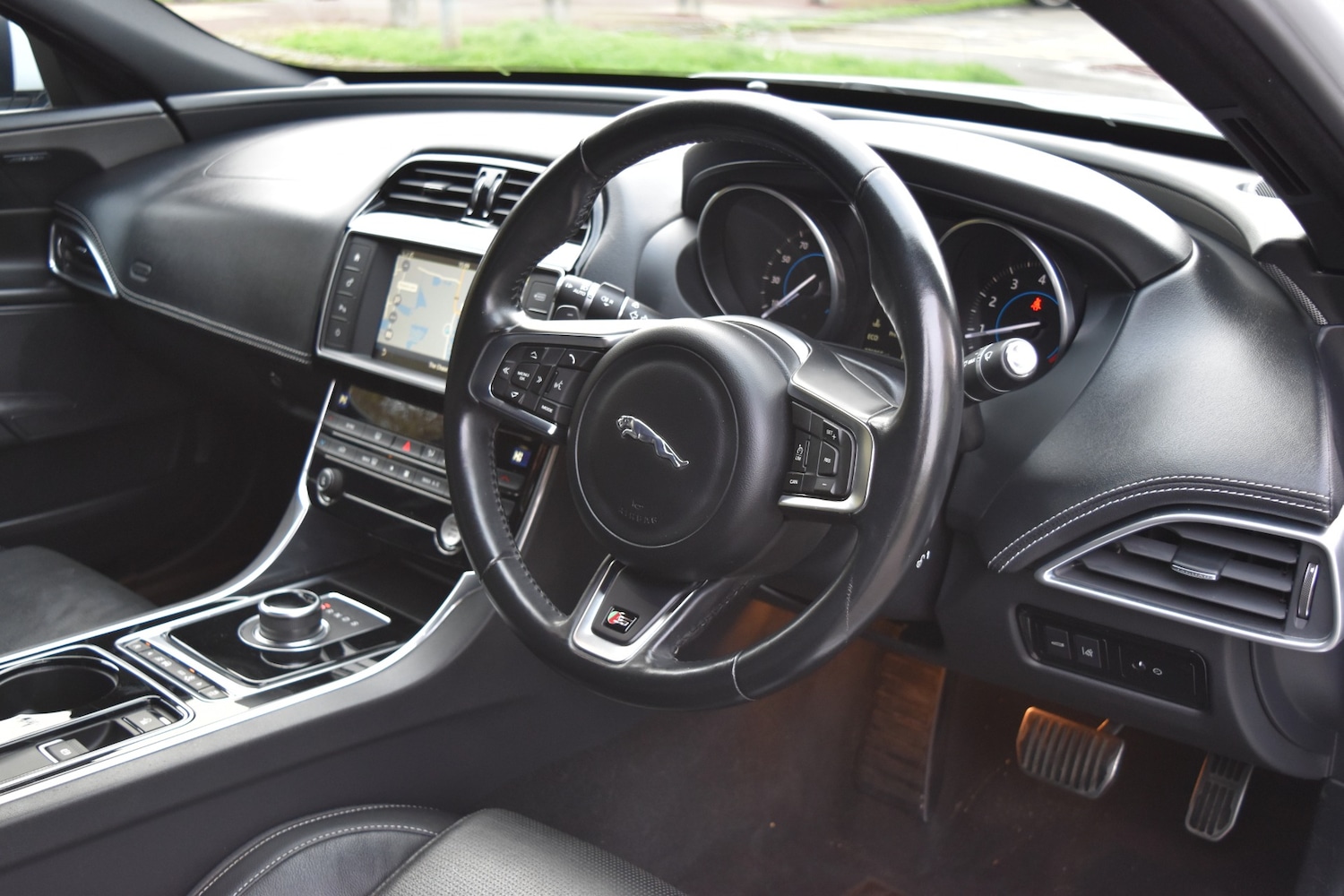 Used Jaguar XE 2016 for sale - 77228538: Photo 12