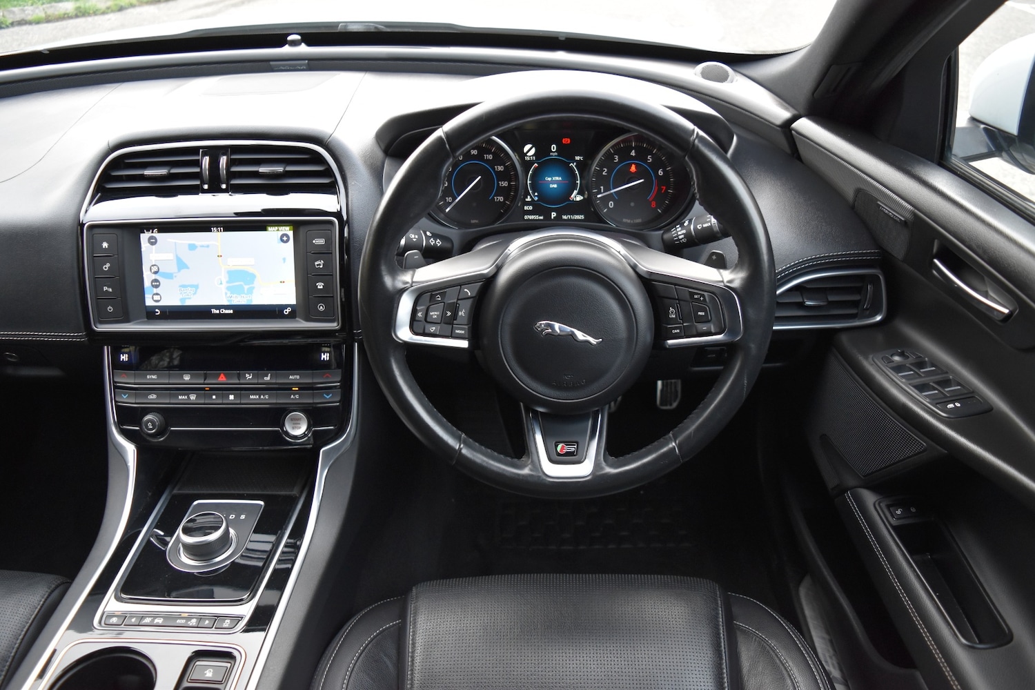 Used Jaguar XE 2016 for sale - 77228538: Photo 13