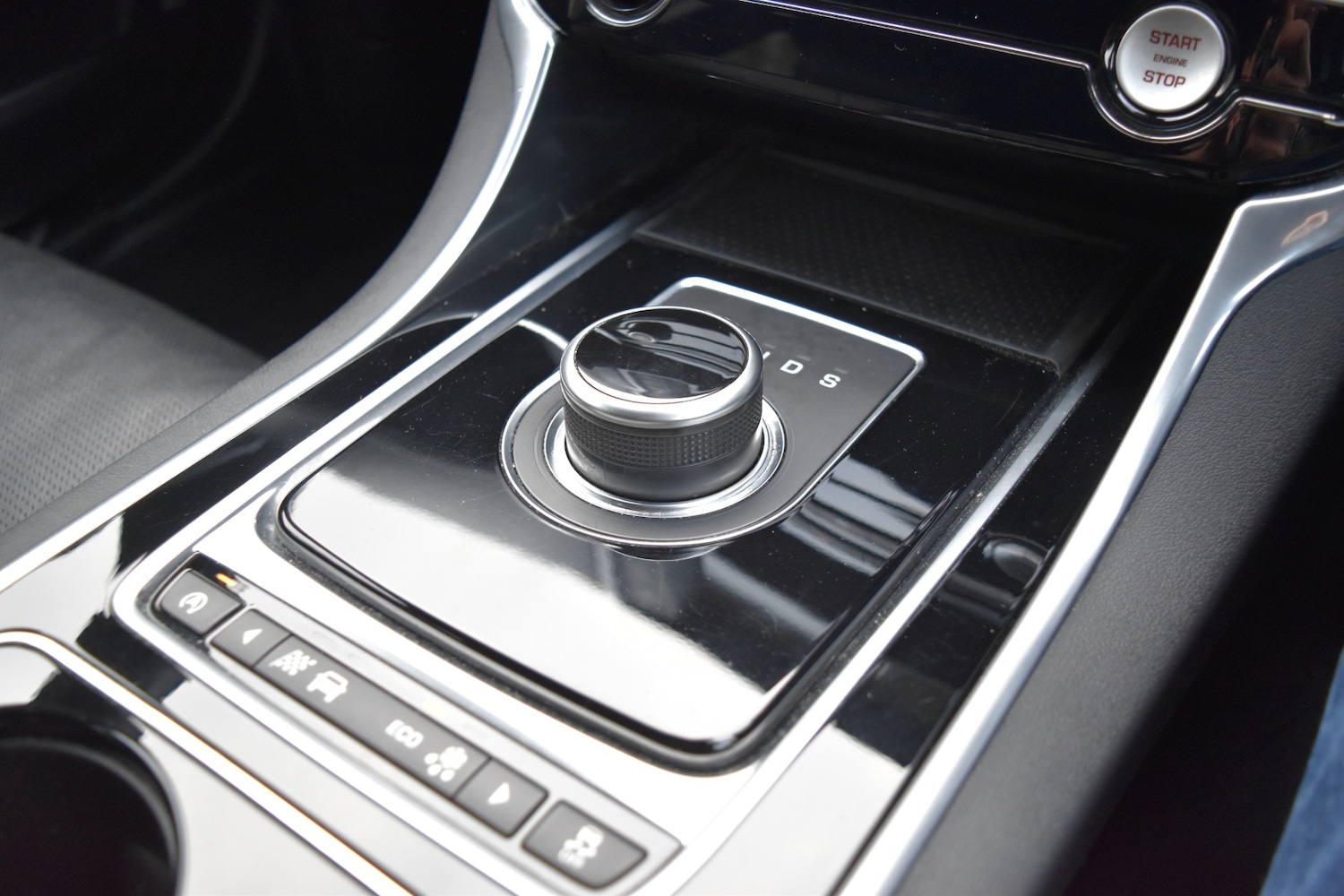 Used Jaguar XE 2016 for sale - 77228538: Photo 18