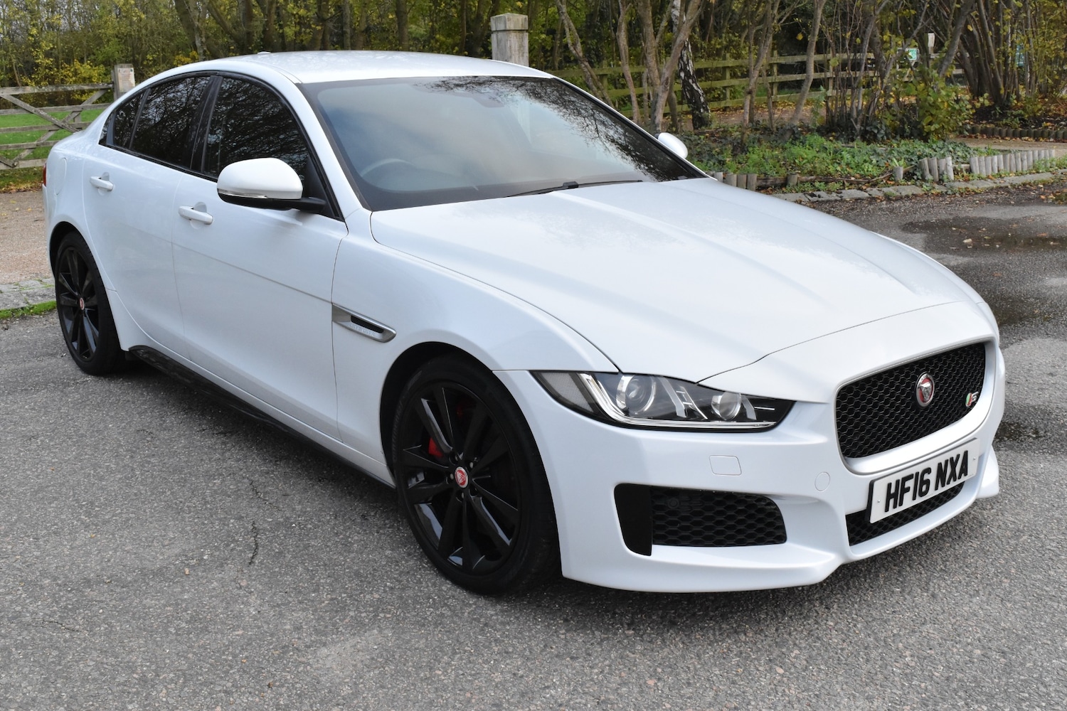 Used Jaguar XE 2016 for sale - 77228538: Photo 2