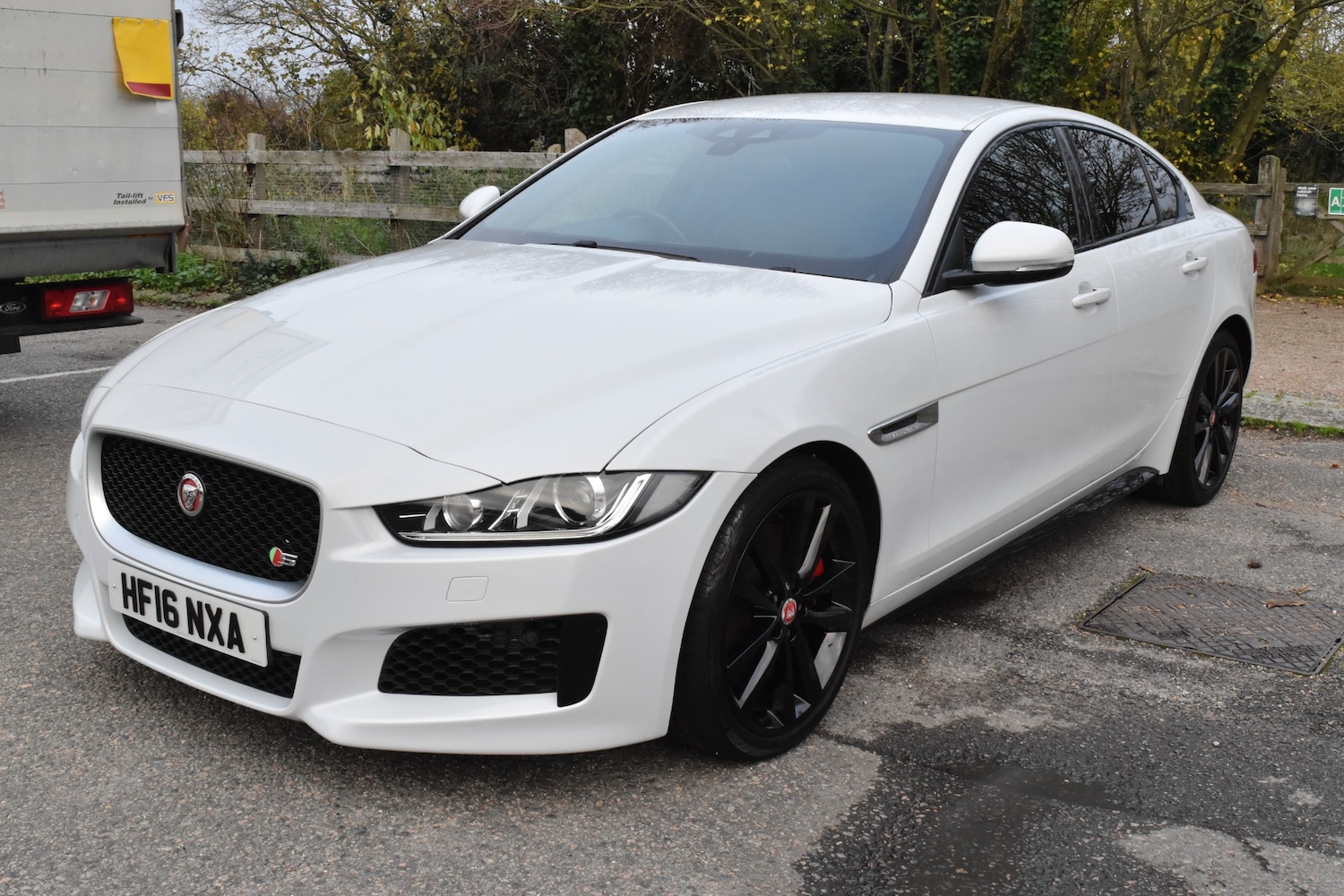 Used Jaguar XE 2016 for sale - 77228538: Photo 4