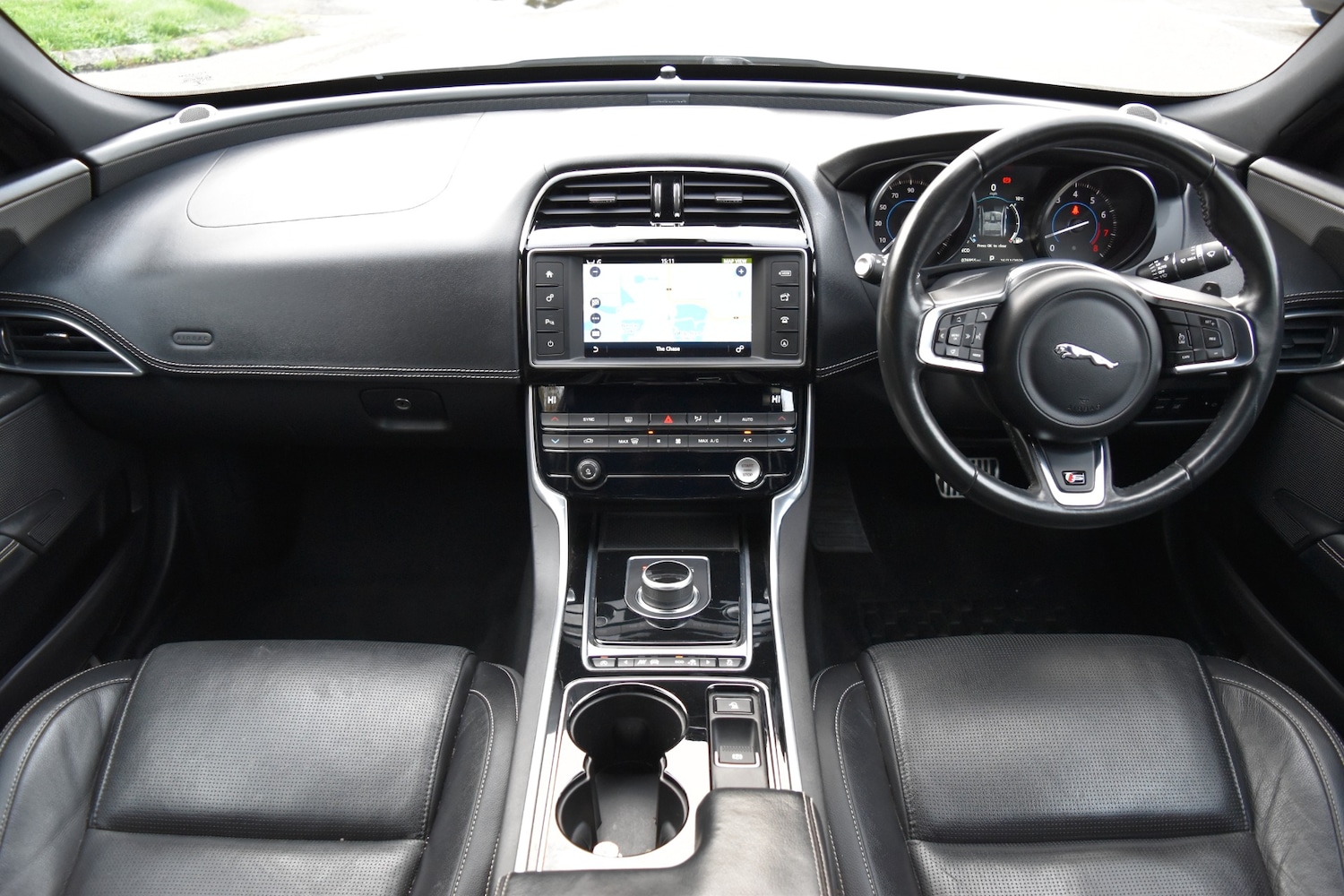 Used Jaguar XE 2016 for sale - 77228538: Photo 8