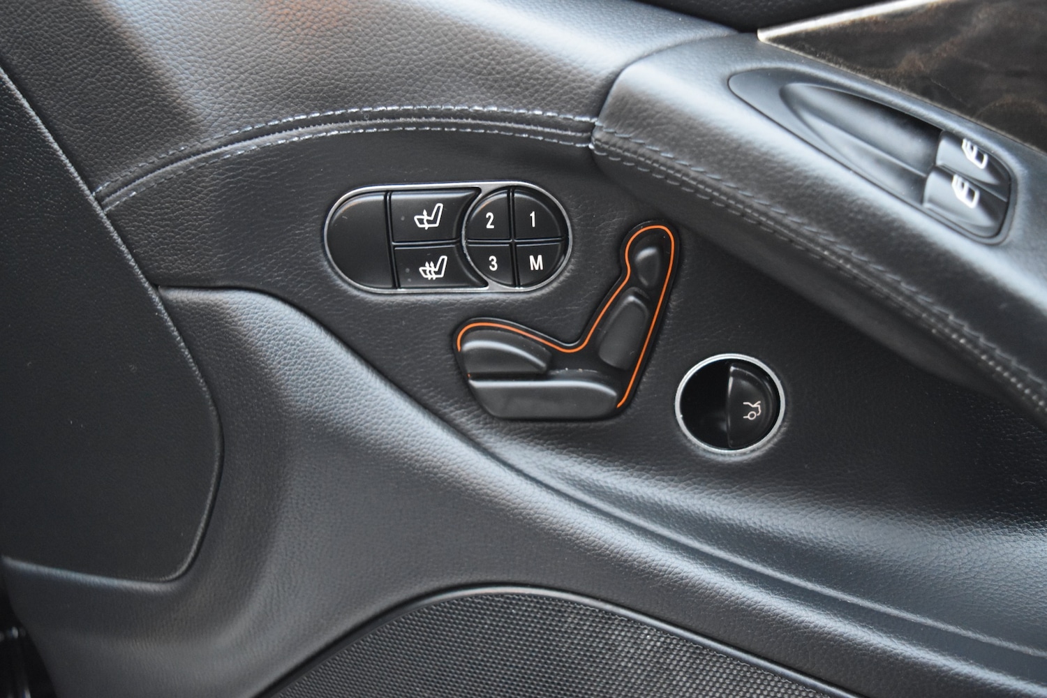 Used Mercedes-Benz SL 2008 for sale - 77385539: Photo 19