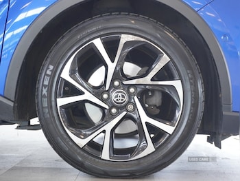 Used Toyota C-HR 2020 for sale - 79427115: Photo