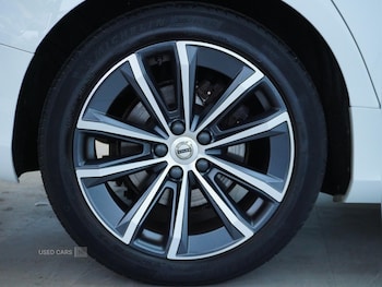 Used Volvo V60 2021 for sale - 76215892: Photo 2