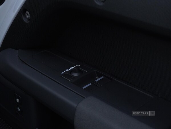 Used Land Rover Defender 2023 for sale - 77684603: Photo 11