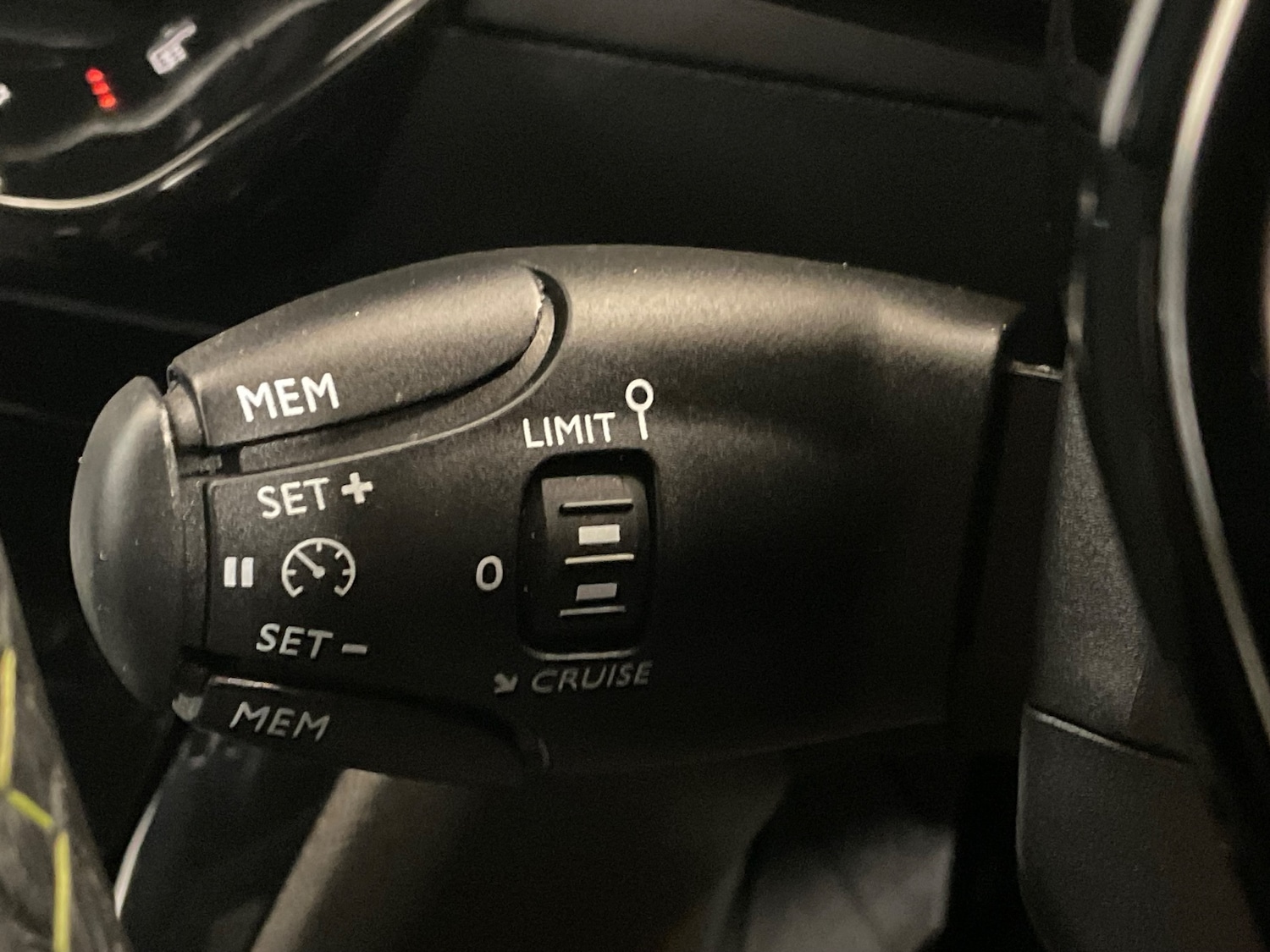 Used Peugeot 2008 2023 for sale - 76871548: Photo 30