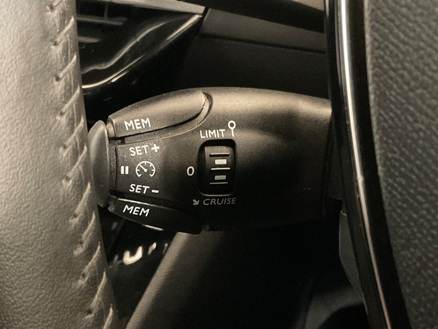 Used Peugeot 2008 2023 for sale - 76869339: Photo 15