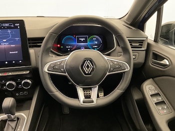 Used Renault Clio 2023 for sale - 76869836: Photo