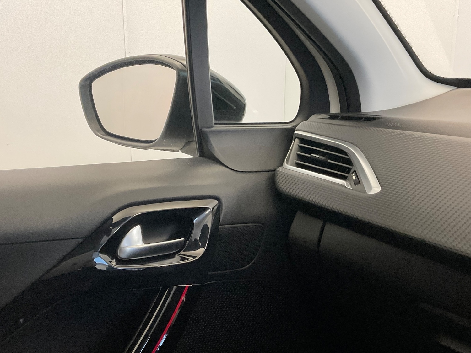 Used Peugeot 208 2016 for sale - 77170581: Photo 33