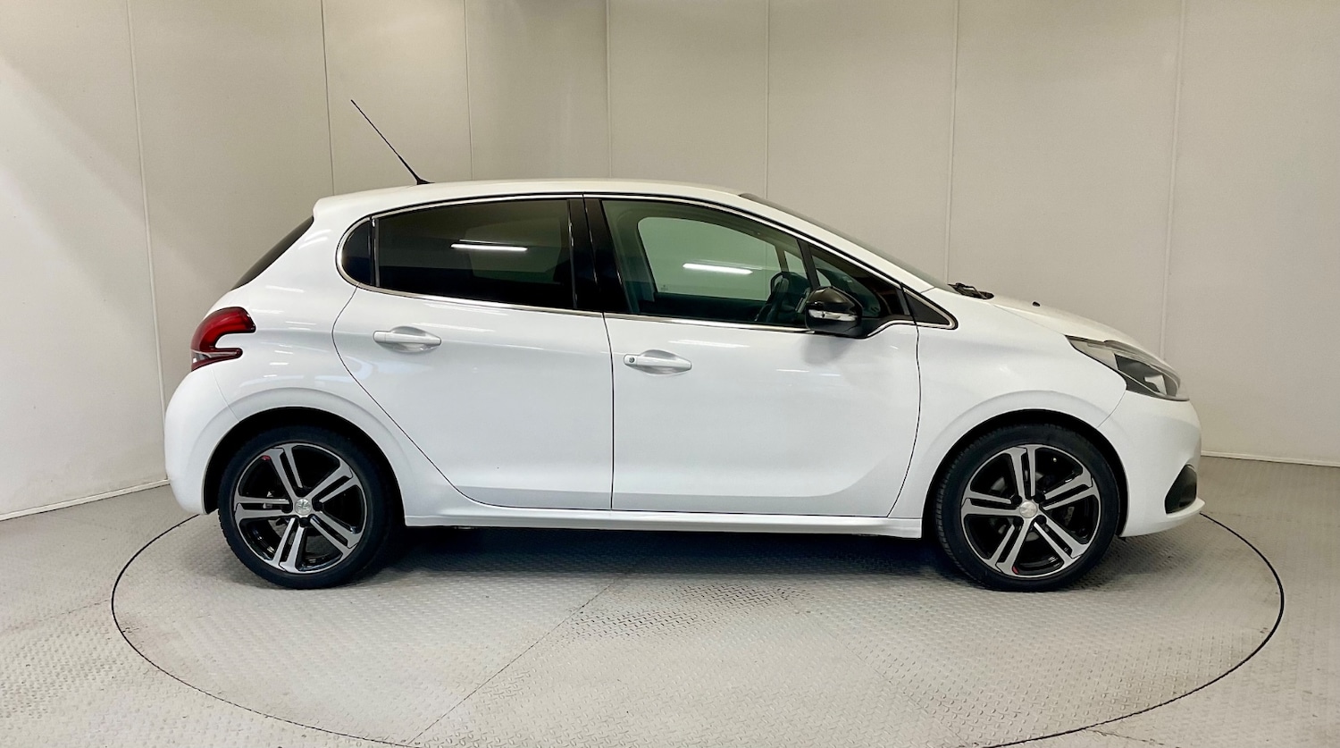 Used Peugeot 208 2016 for sale - 77170581: Photo 4