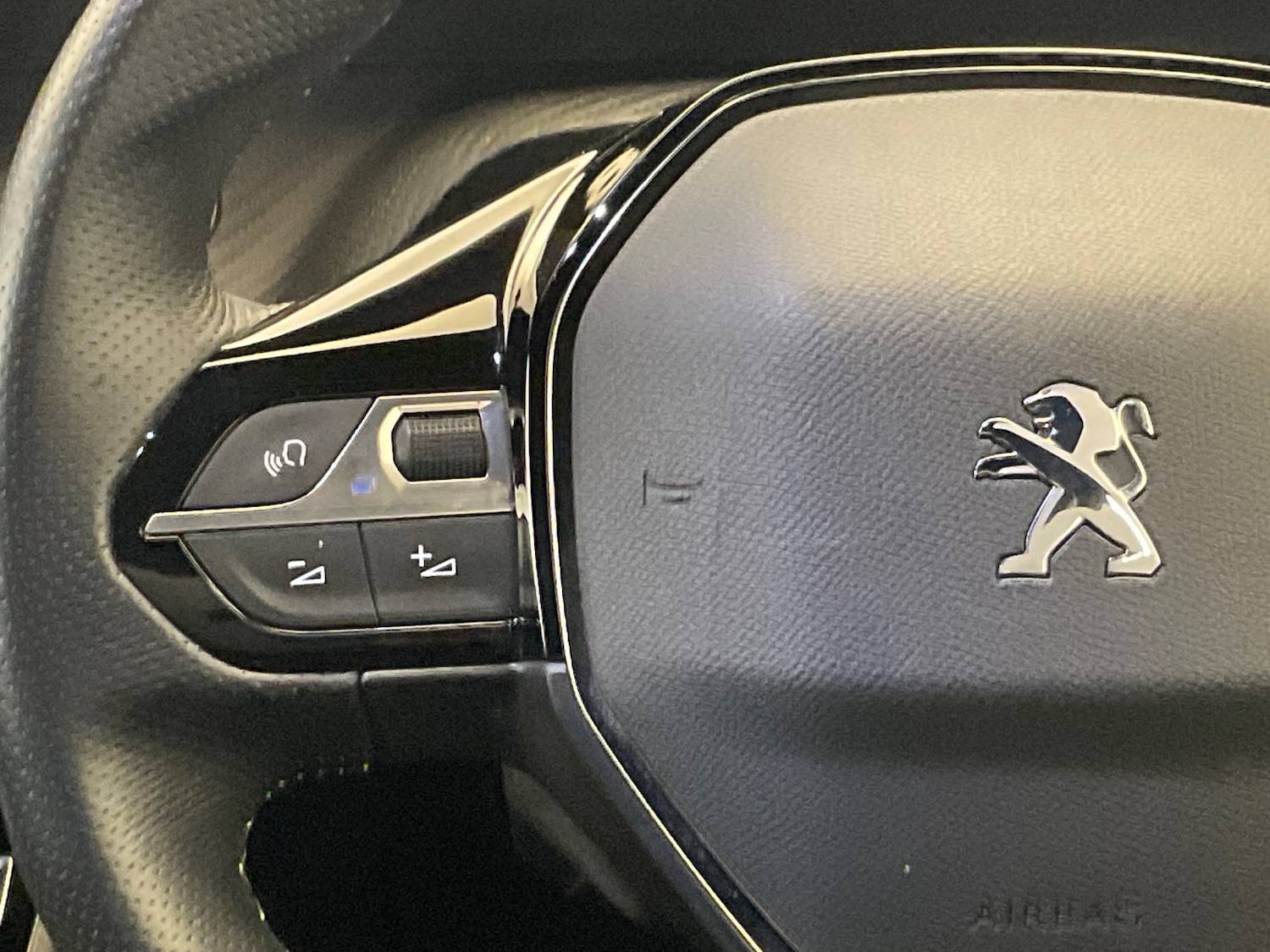 Used Peugeot 2008 2022 for sale - 77353771: Photo 12