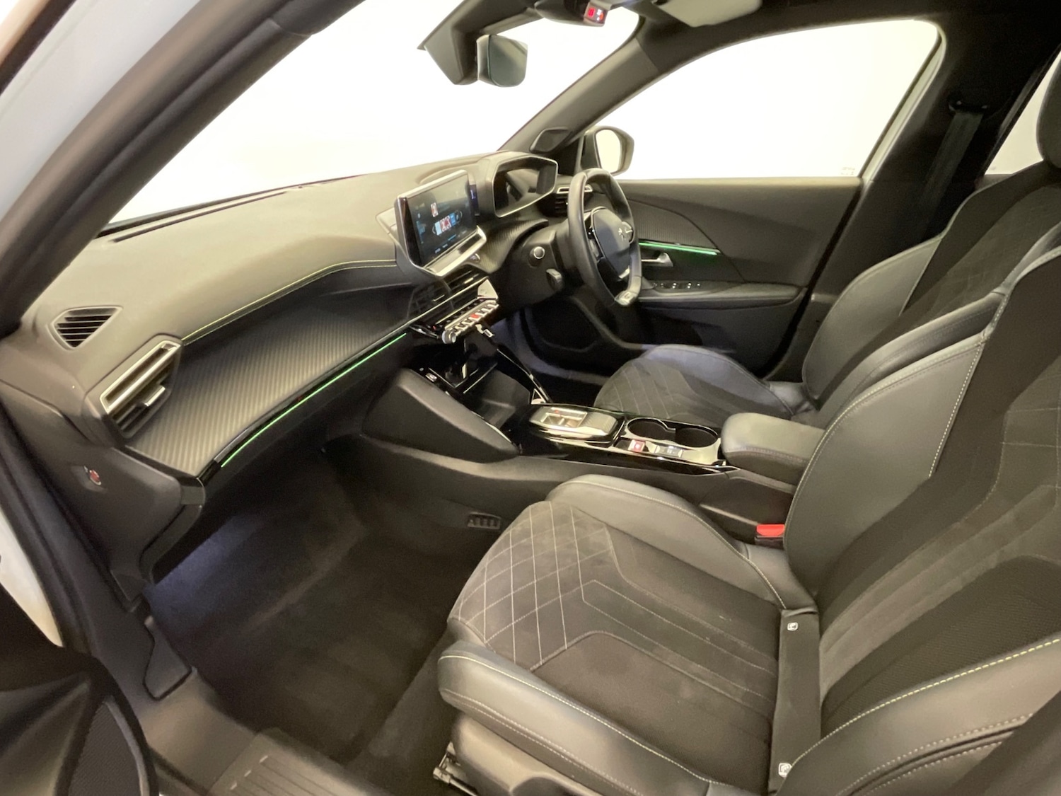 Used Peugeot 2008 2022 for sale - 77353771: Photo 8