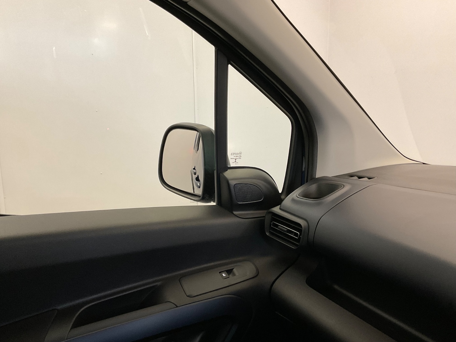 Used Peugeot Rifter 2022 for sale - 76276400: Photo 26