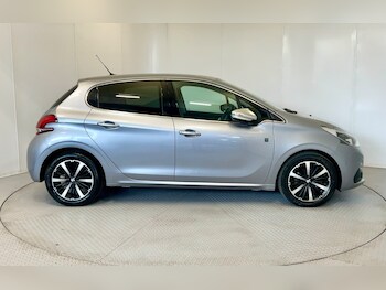 Used Peugeot 208 2019 for sale - 75207519: Photo