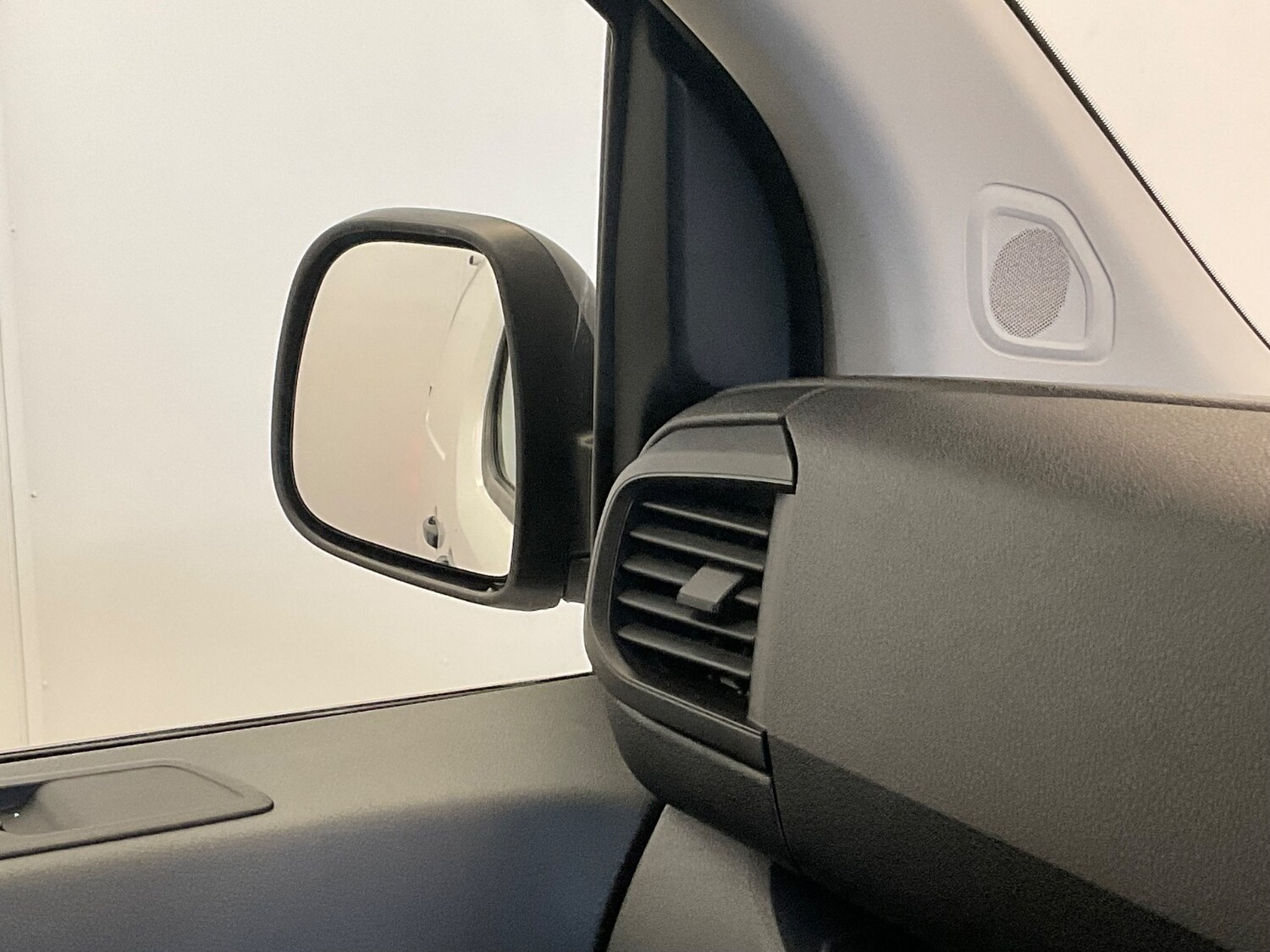 Used Peugeot Expert 2022 for sale - 76276808: Photo 31