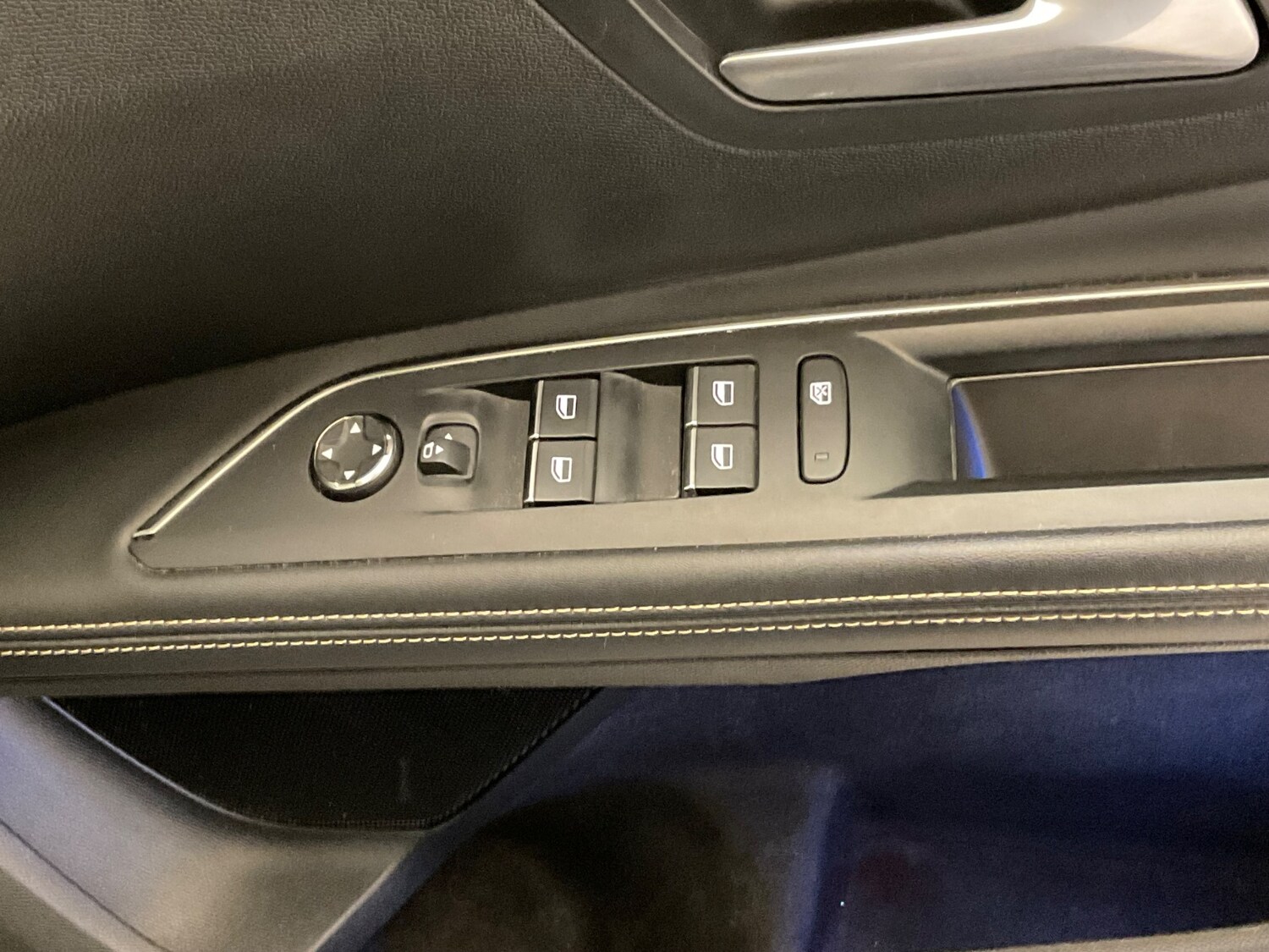 Used Peugeot 5008 2022 for sale - 77165509: Photo 32