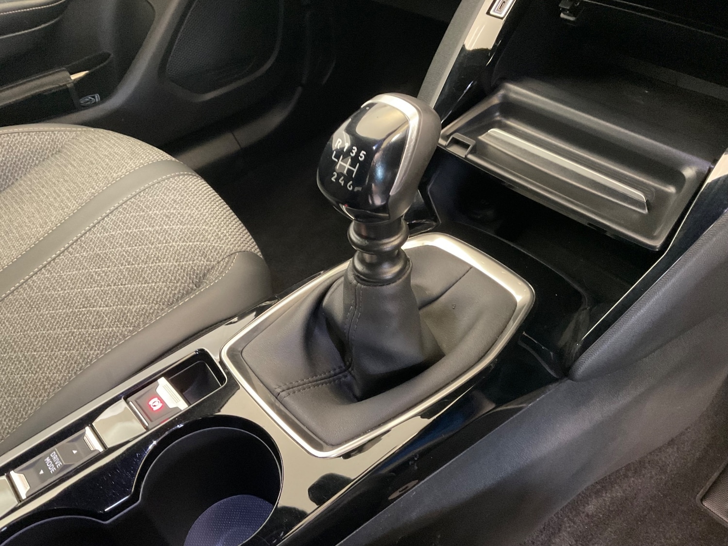 Used Peugeot 2008 2024 for sale - 76868645: Photo 11