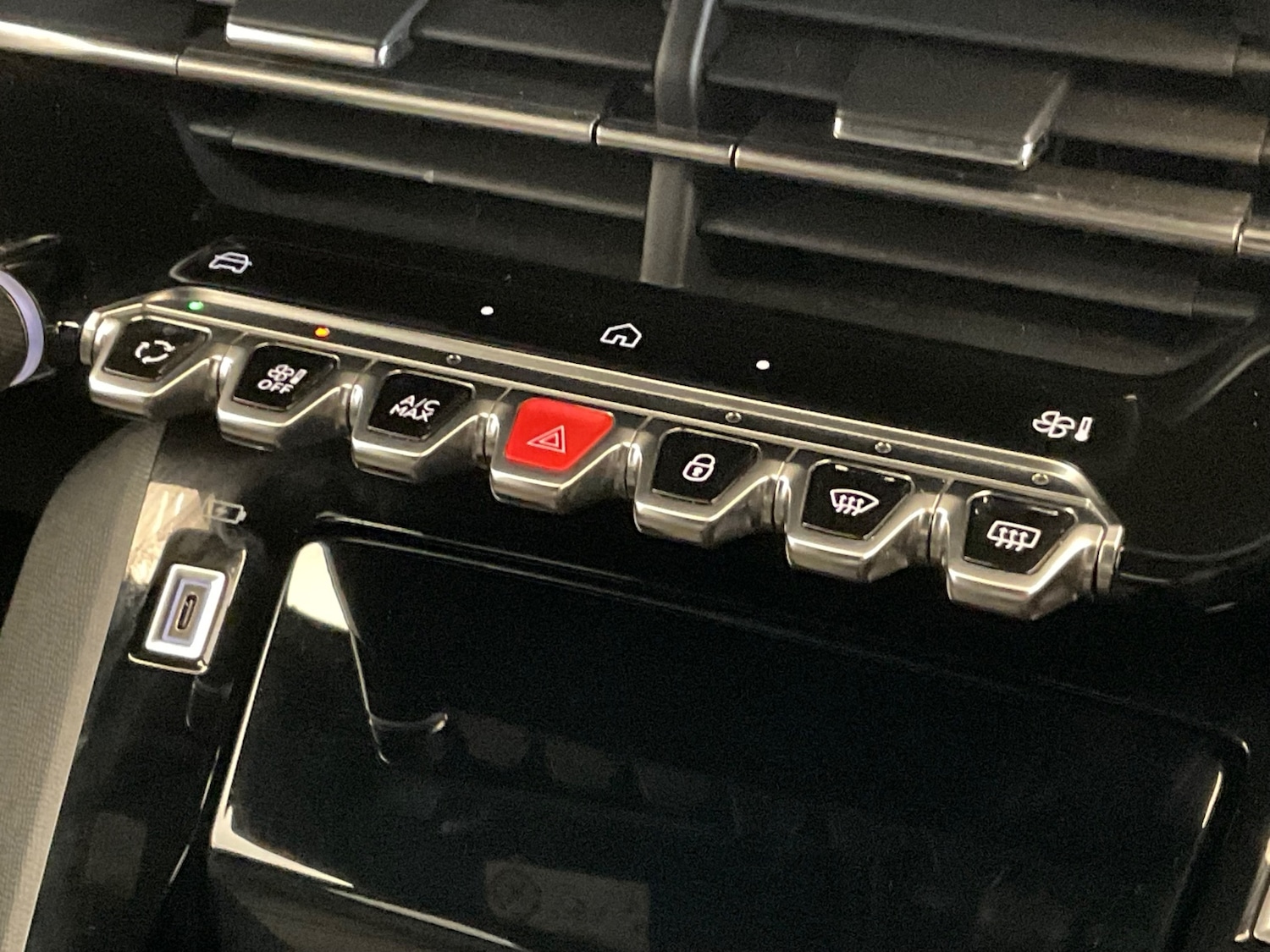 Used Peugeot 2008 2024 for sale - 76868645: Photo 31