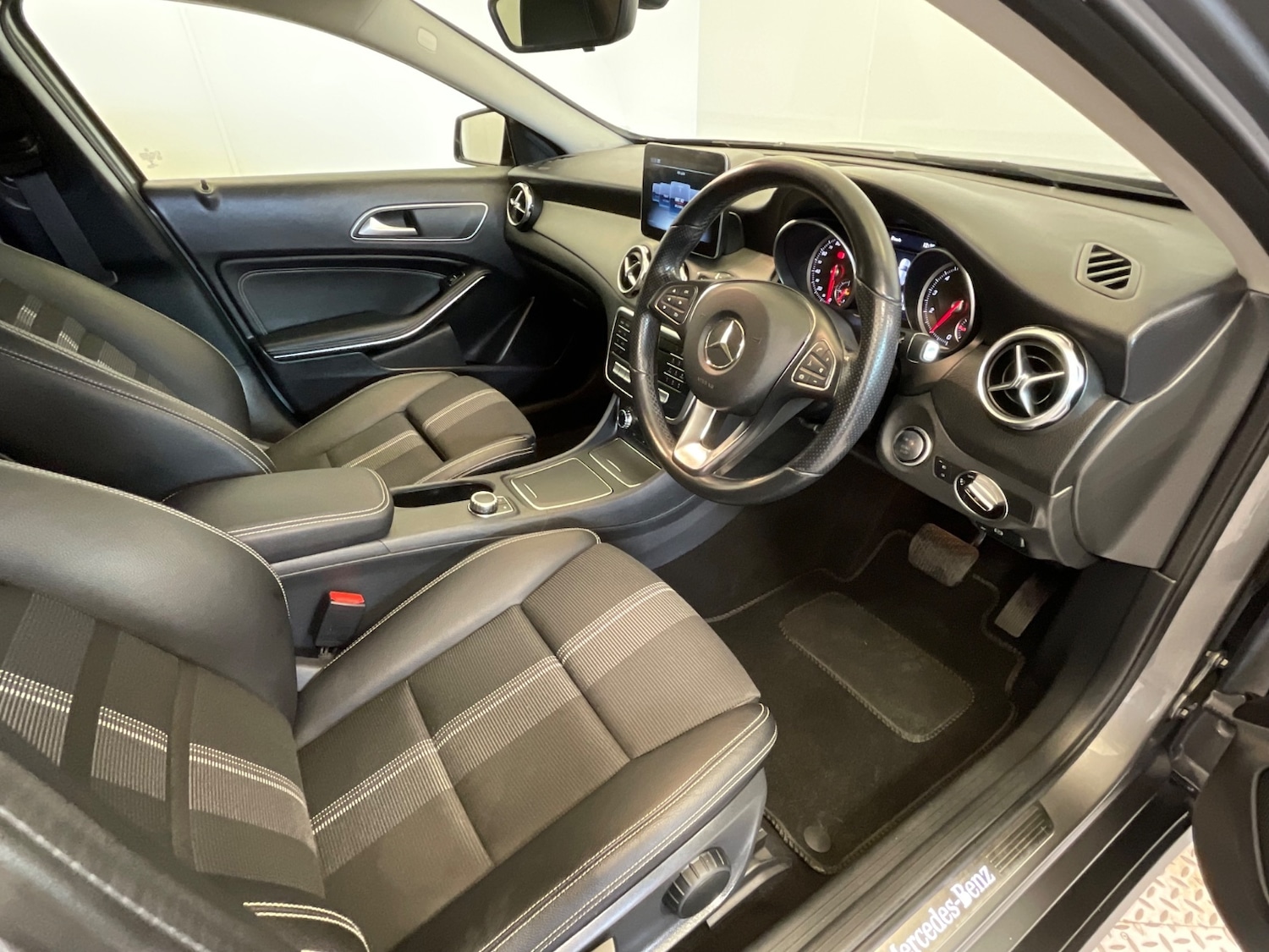 Used Mercedes-Benz GLA 2019 for sale - 76276427: Photo 30