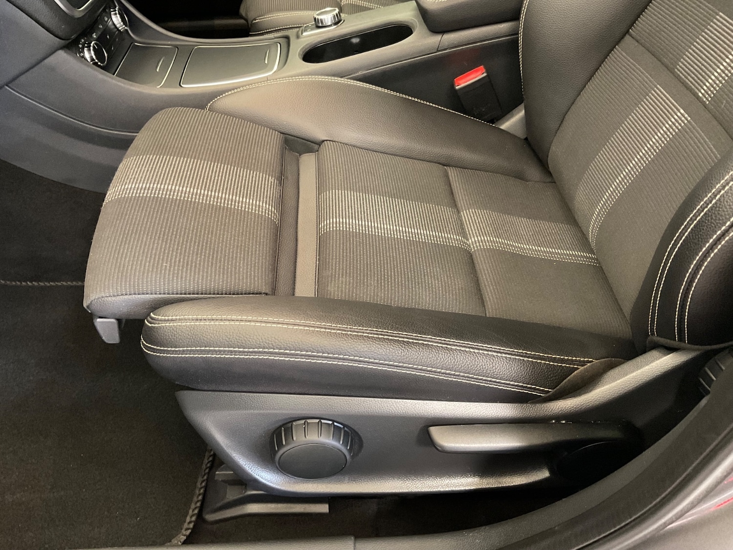 Used Mercedes-Benz GLA 2019 for sale - 76276427: Photo 33