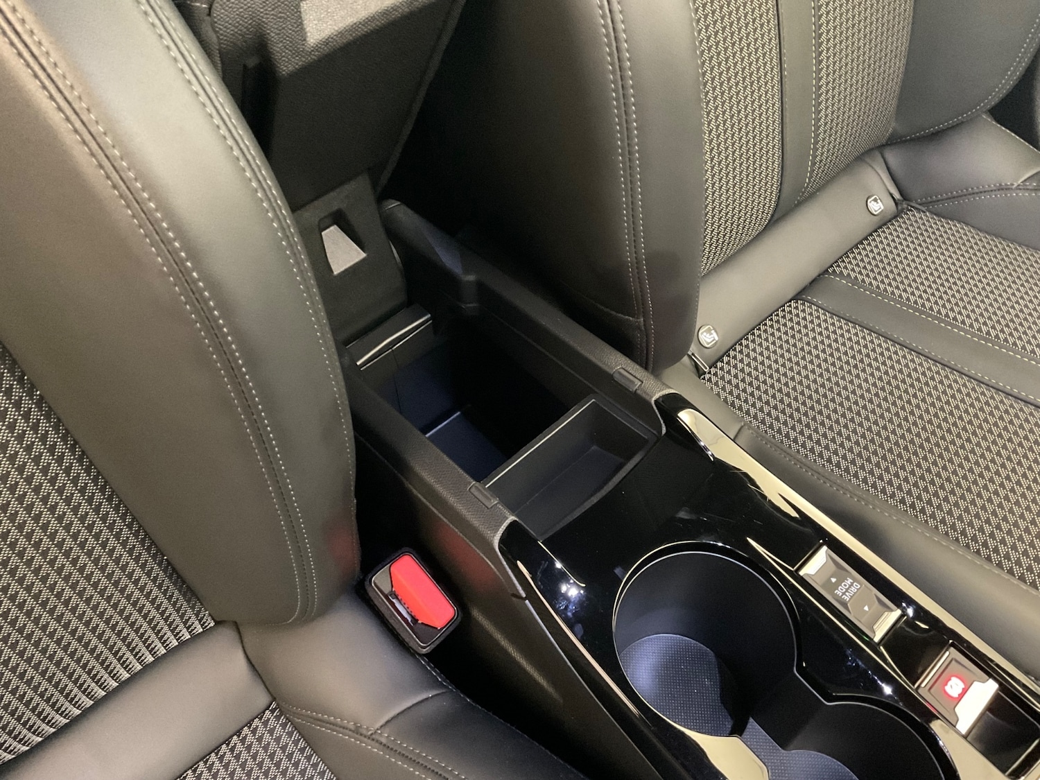 Used Peugeot 2008 2023 for sale - 76276776: Photo 37