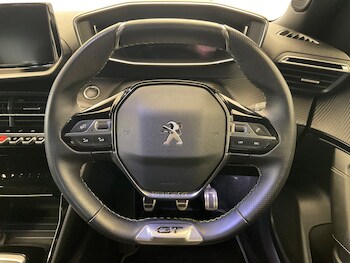 Used Peugeot 2008 2023 for sale - 76276776: Photo