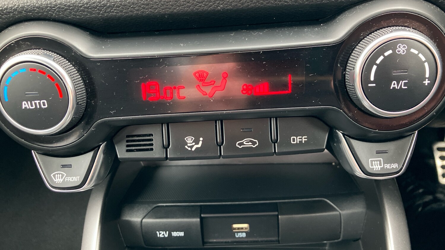 Used Kia Stonic 2023 for sale - 77803518: Photo 31