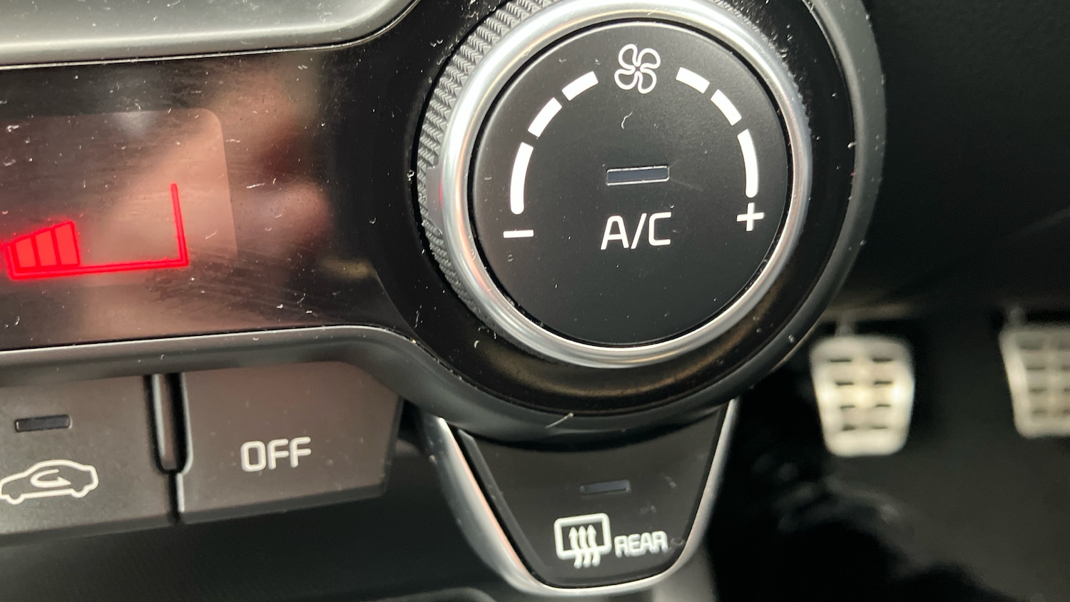 Used Kia Stonic 2023 for sale - 77803518: Photo 32