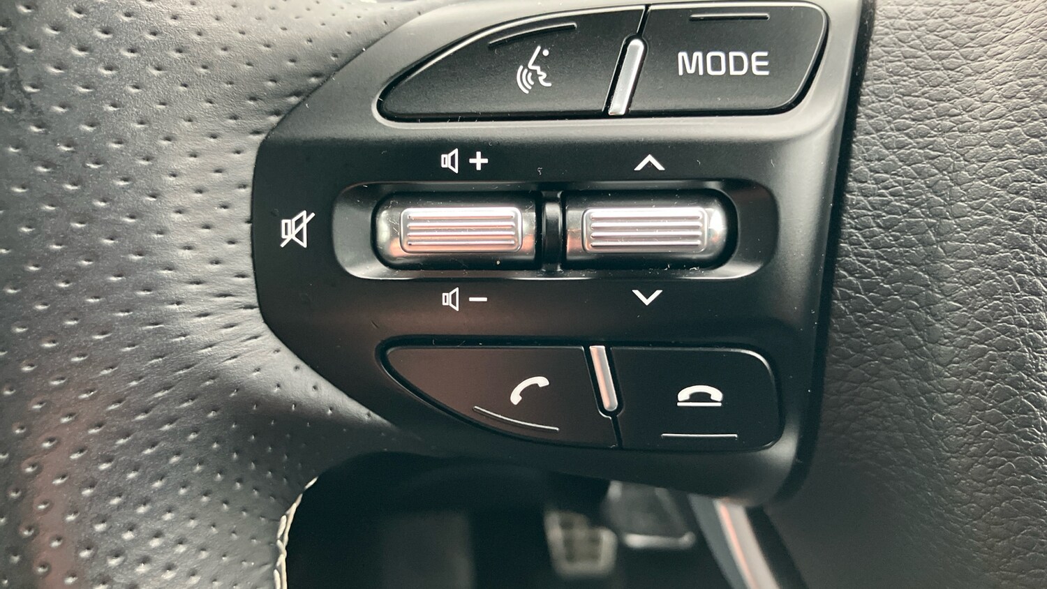 Used Kia Stonic 2023 for sale - 77803518: Photo 51