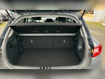 Used Kia Stonic 2023 for sale - 77420122: Photo