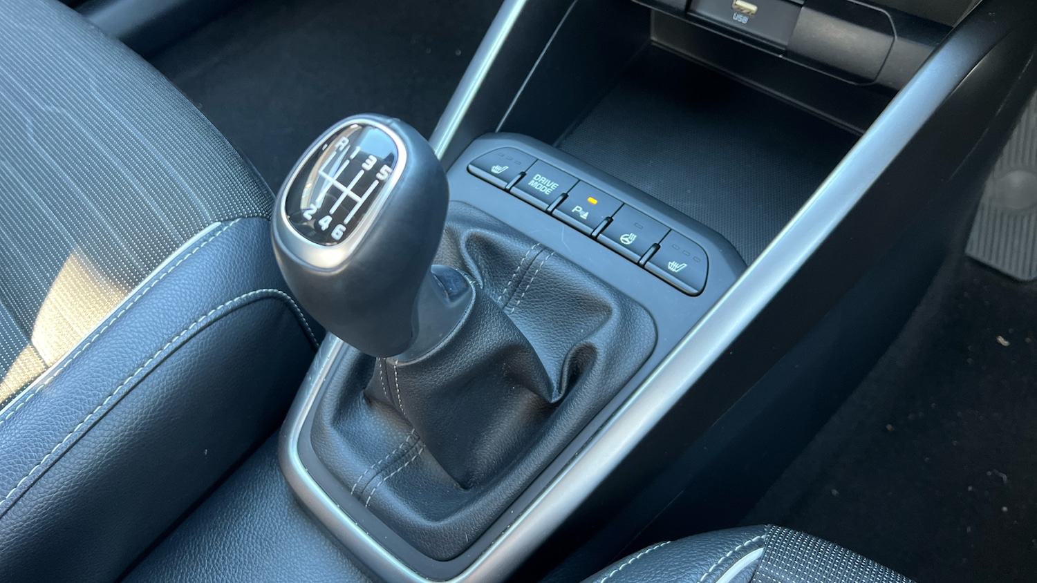 Used Kia Stonic 2023 for sale - 77409359: Photo 42