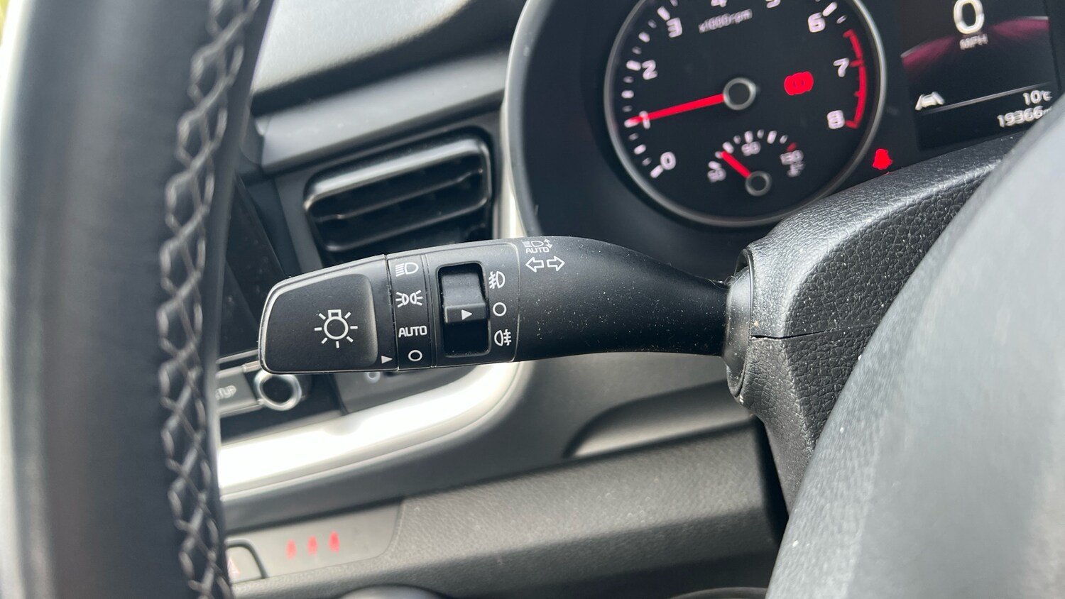 Used Kia Stonic 2023 for sale - 78210681: Photo 30